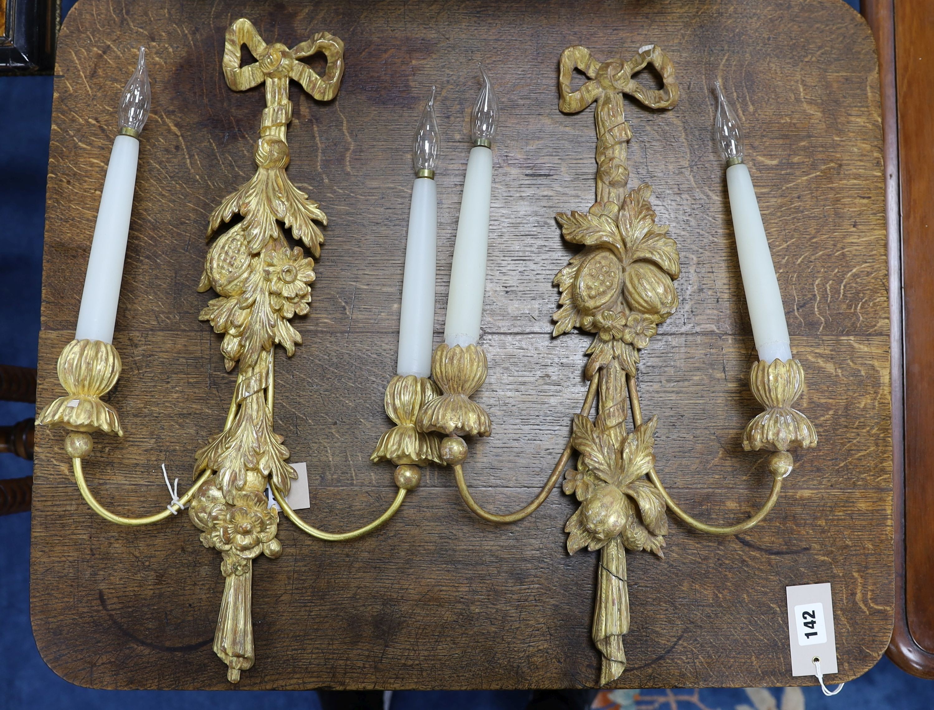 A set of 4 giltwood wall lights